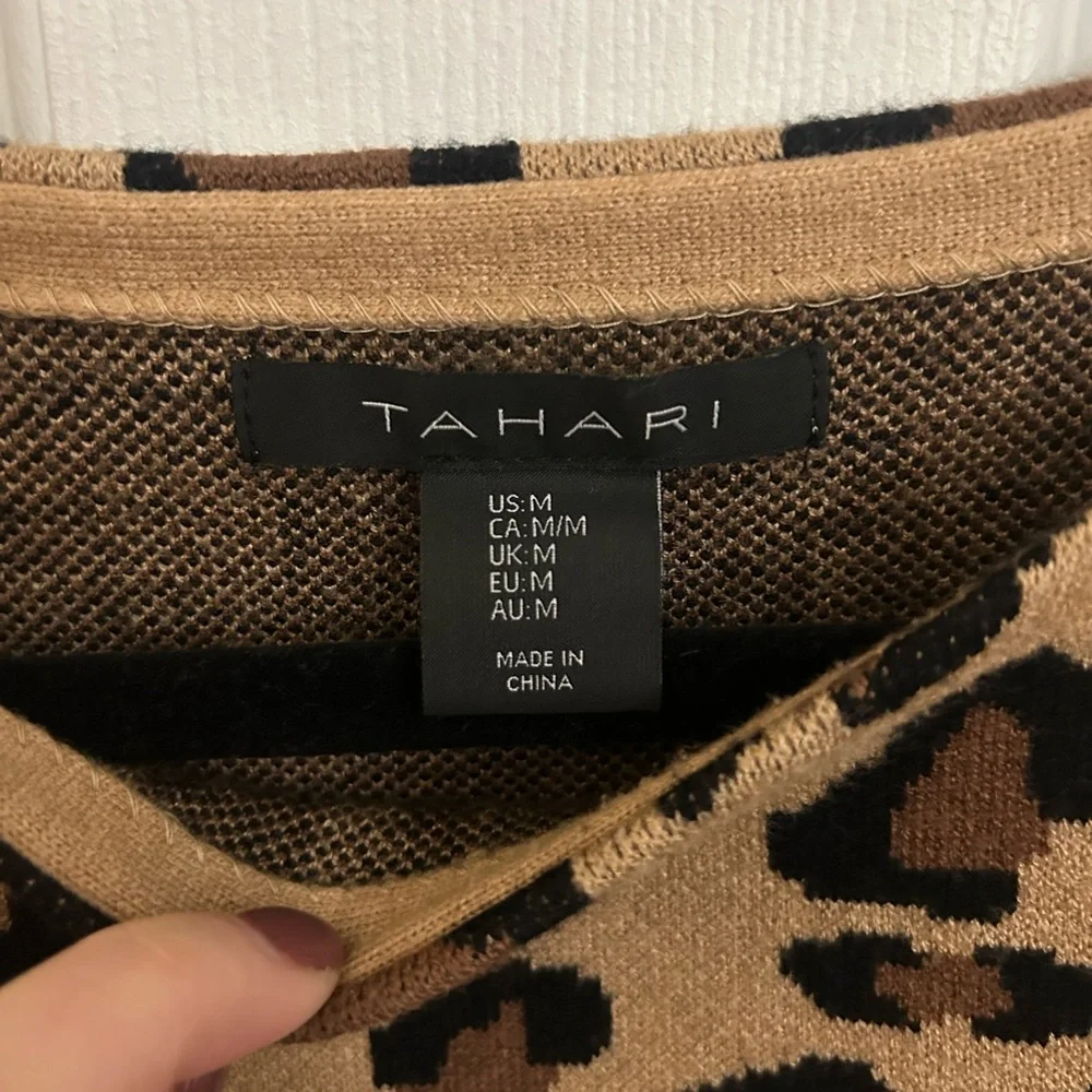 Tahari Leopard Print 3/4 Sleeve Sweater - Picture 2 of 6